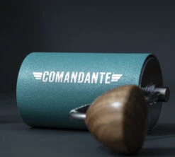 Moulin à Café COMANDANTE C40 MK4 Nitro Blade Alpine Lagoon 8 Moulin à Café COMANDANTE C40 MK4 Nitro Blade Alpine Lagoon -Meilleur Café Machines Magasin comandante alpine lagoon 3