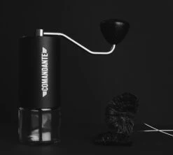 Moulin à Café COMANDANTE C40 MK4 Nitro Blade Black -Meilleur Café Machines Magasin comandante c40 black 3