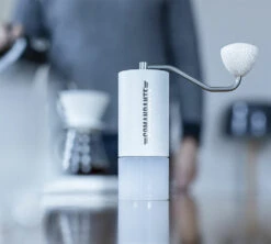 Moulin à Café Manuel COMANDANTE C40 MK4 Nitro Blade Snow White -Meilleur Café Machines Magasin comandante snow 3