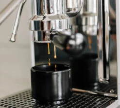 Tasse à Cappuccino - Monty Milk Art Blanc Mat 19 Cl - FELLOW -Meilleur Café Machines Magasin lifestyle3 1