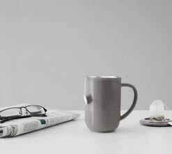 Mug Minima Wool Grey 50 Cl Avec Infuseur Inox - VIVA SCANDINAVIA -Meilleur Café Machines Magasin minima grey lifestyle1