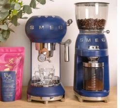 Moulin à Café SMEG Bleu Lavazza 1895 CGF01LVEU -Meilleur Café Machines Magasin moulin smeg bleu lavazza 4