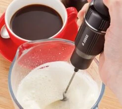 Mousseur à Lait à Piles - Judge -Meilleur Café Machines Magasin mousseur piles judge 3