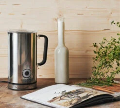 Mousseur à Lait électrique SJOSTRAND - Inox -Meilleur Café Machines Magasin mousseur lait sjostrand ambiance