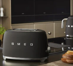 Grille-pain SMEG TSF01BLMEU 2 Tranches Noir Mat -Meilleur Café Machines Magasin ni