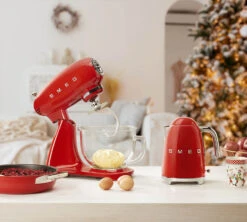 Bouilloire SMEG KLF03RDEU Rouge - 1.7L + Offre Cadeau -Meilleur Café Machines Magasin photographie bouilloire smeg rouge