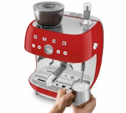 Machine Expresso SMEG EGF03RDEU Rouge Années 50 Avec Moulin Intégré -Meilleur Café Machines Magasin smeg egf03 rouge 3